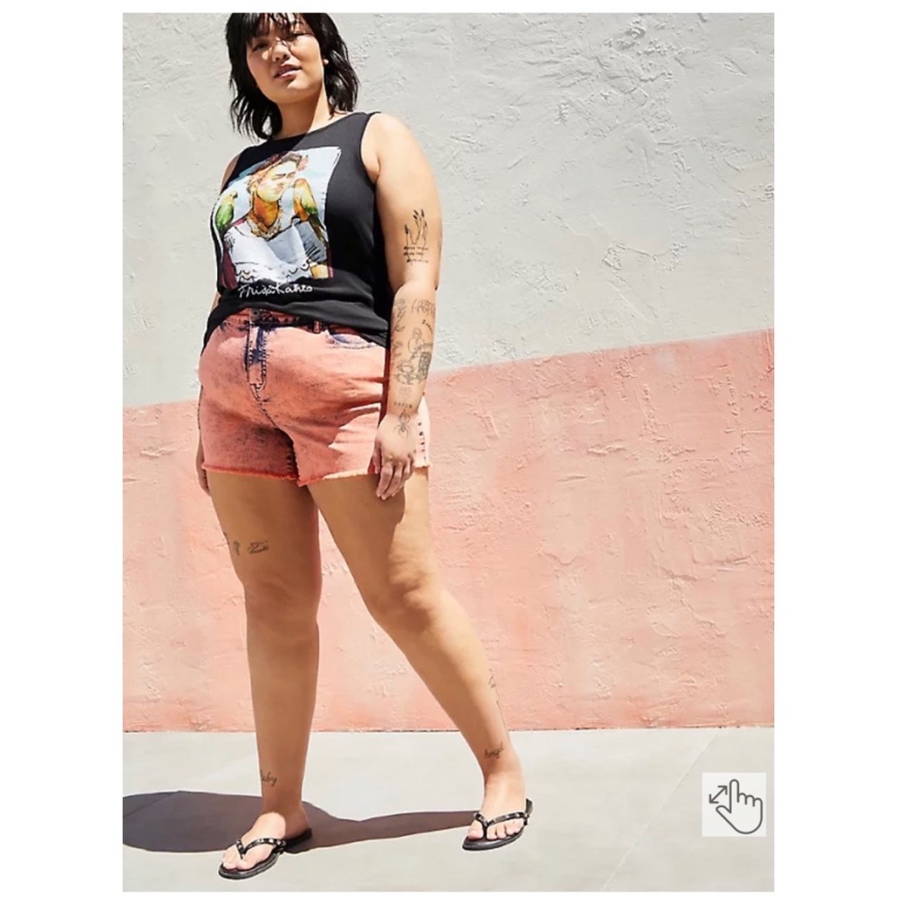NEW Torrid 24 Mid Rise Midi Short - Vintage Stretch - Coral Acid Wash - 5 inch - Picture 8 of 13